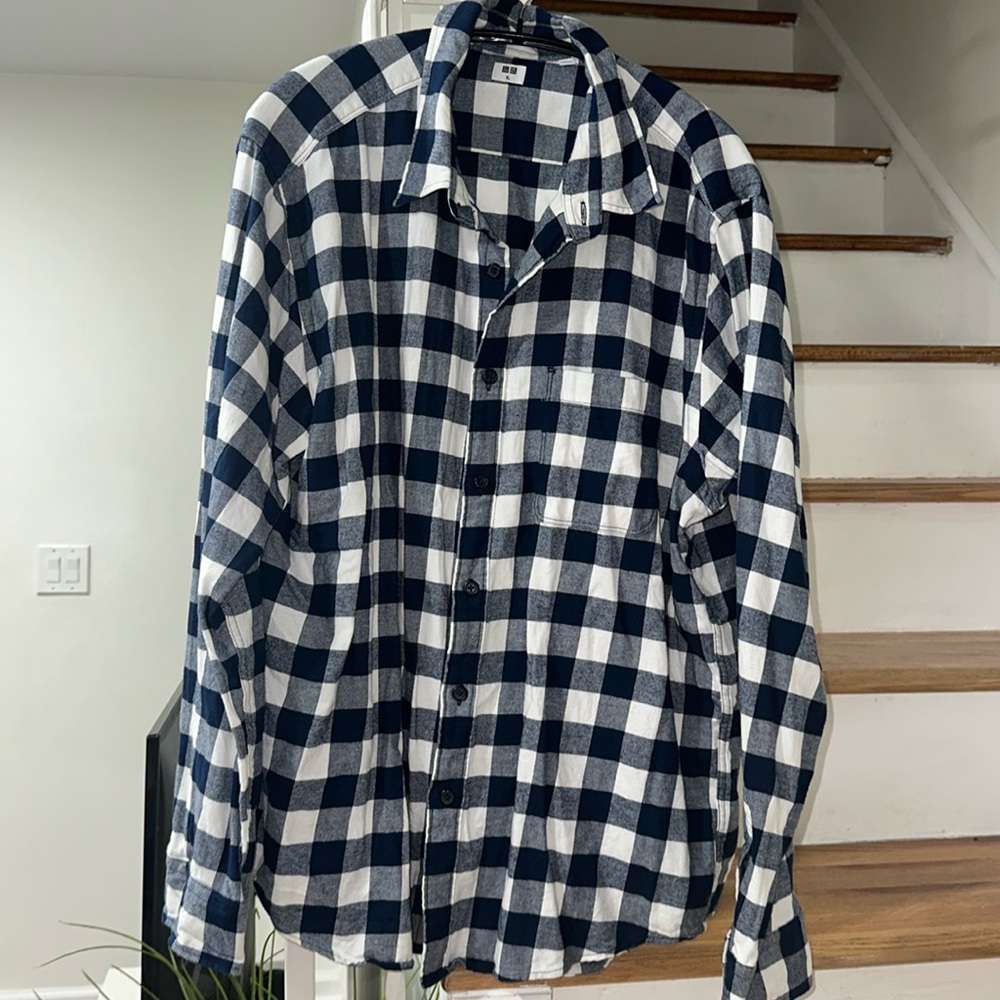 Uniqlo checkered button down 100% cotton